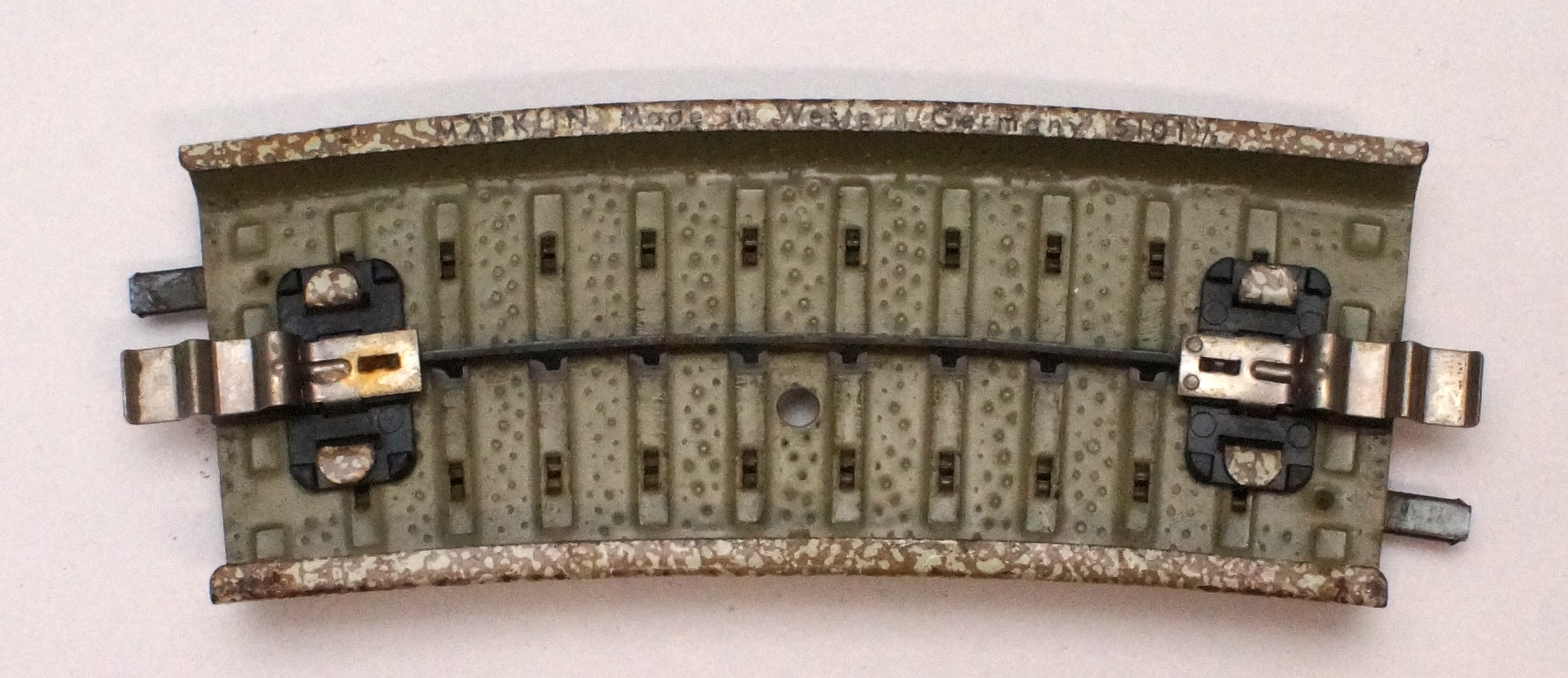 Märklin H0 5101 M-Gleis R=360mm 1/2=15' Märklin H0 5101 M-Gleis R=360mm 1/2=15'