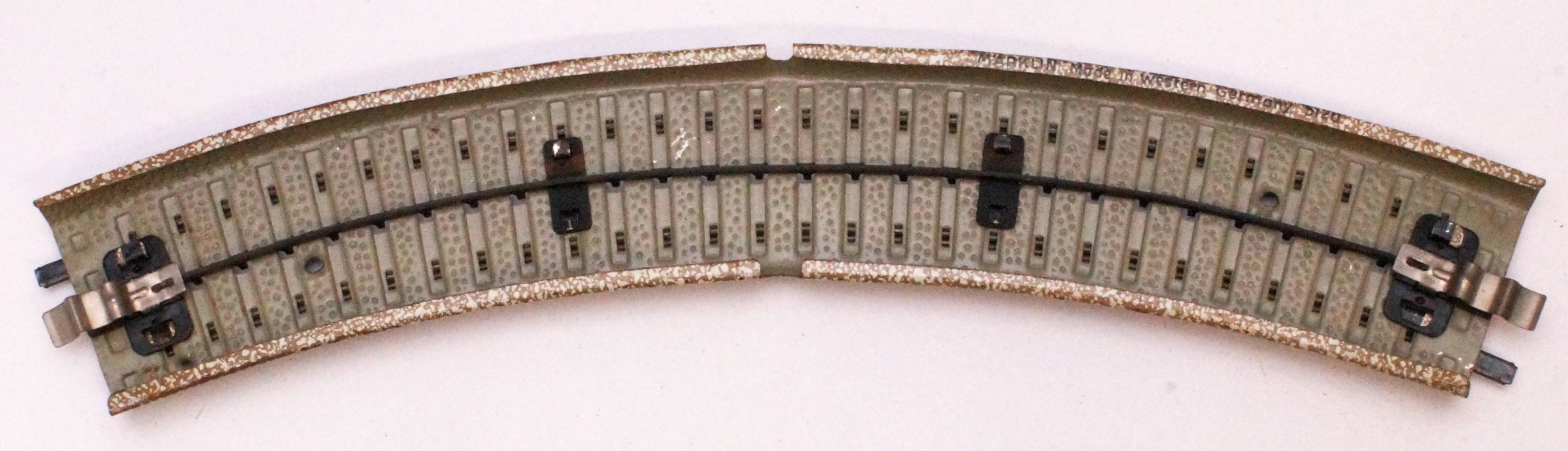 Märklin H0 5120 M-Gleis R0 Gebogen R=286mm 45 Grad Märklin H0 5120 M-Gleis R0 Gebogen R=286mm 45 Grad